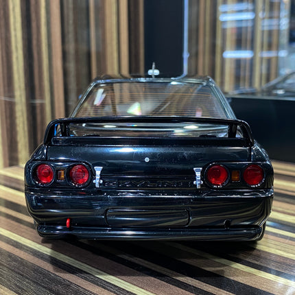 AutoArt Nissan Skyline GT-R R32 Black 1:18 Diecast Model Car - collectible scale model car