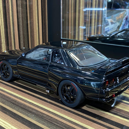 AutoArt Nissan Skyline GT-R R32 Black 1:18 Diecast Model Car - scale model for display