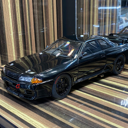 AutoArt Nissan Skyline GT-R R32 Black 1:18 Diecast Model Car - detailed die-cast style model