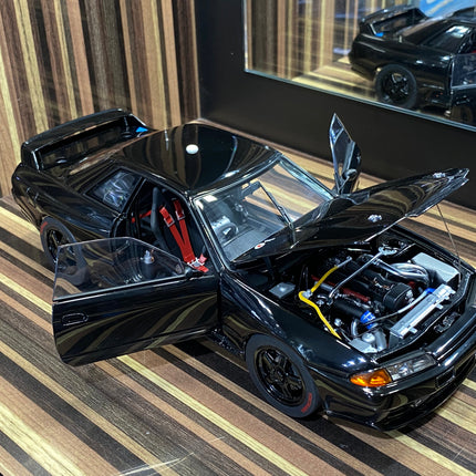 AutoArt Nissan Skyline GT-R R32 Black 1:18 Diecast Model Car - collector edition scale model