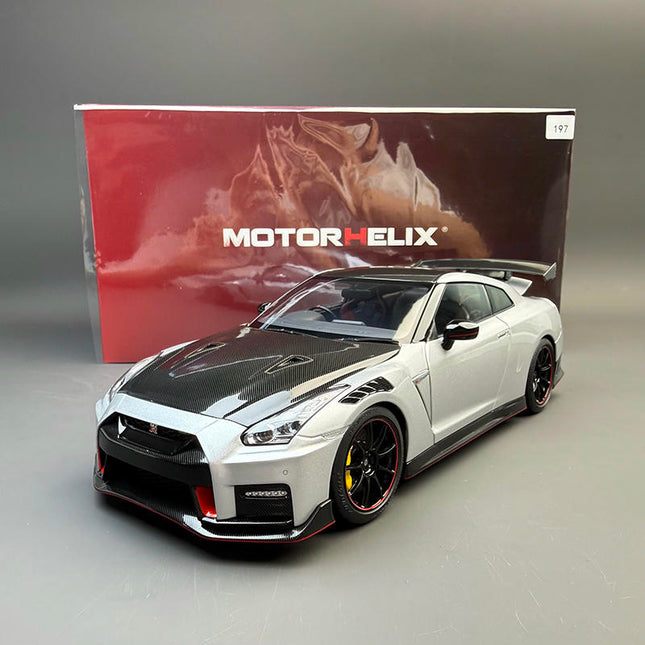 MH Nissan GT-R Nismo R35 Special Edition 1:18 Diecast Model Car - studio product photo of the scale model