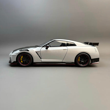 MH Nissan GT-R Nismo R35 Special Edition 1:18 Diecast Model Car - fine detailed model replica