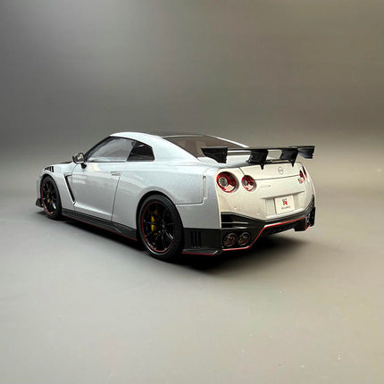 MH Nissan GT-R Nismo R35 Special Edition 1:18 Diecast Model Car - premium collector scale model