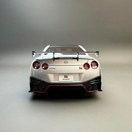 MH Nissan GT-R Nismo R35 Special Edition 1:18 Diecast Model Car - detailed die-cast style model
