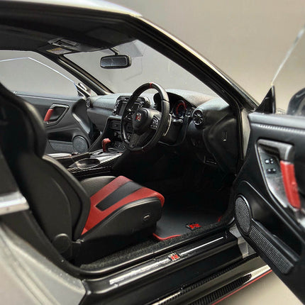 MH Nissan GT-R Nismo R35 Special Edition 1:18 Diecast Model Car - scale model collectible piece