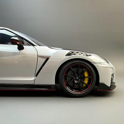 MH Nissan GT-R Nismo R35 Special Edition 1:18 Diecast Model Car - scale model for display