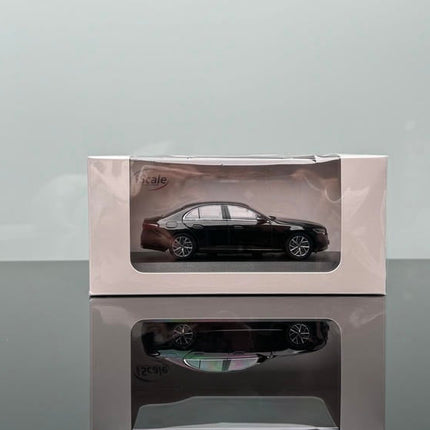 iScale Mercedes-Benz E450 E-Klasse W214 Black 1:43 Diecast Model Car - detailed die-cast style model