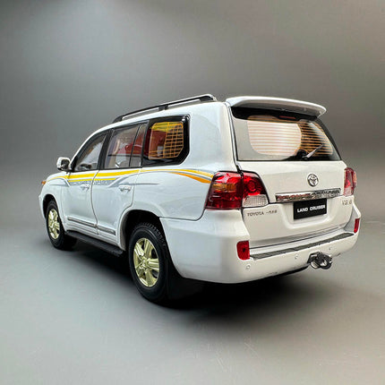 YX Car Model Toyota Land Cruiser LC200 White 1:18 Diecast Model Car - scale model for display