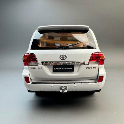 YX Car Model Toyota Land Cruiser LC200 White 1:18 Diecast Model Car - detailed die-cast style model