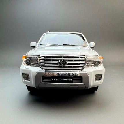 YX Car Model Toyota Land Cruiser LC200 White 1:18 Diecast Model Car - premium collector scale model