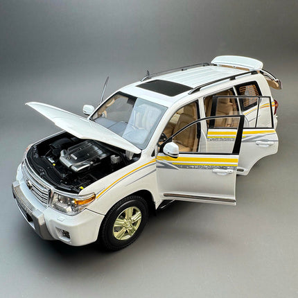 YX Car Model Toyota Land Cruiser LC200 White 1:18 Diecast Model Car - collector edition scale model