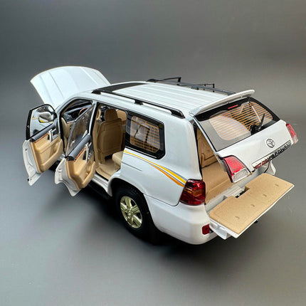 YX Car Model Toyota Land Cruiser LC200 White 1:18 Diecast Model Car - showroom-quality model replica