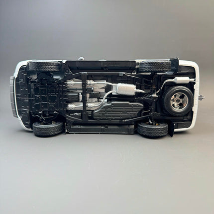 YX Car Model Toyota Land Cruiser LC200 White 1:18 Diecast Model Car - detailed model car replica
