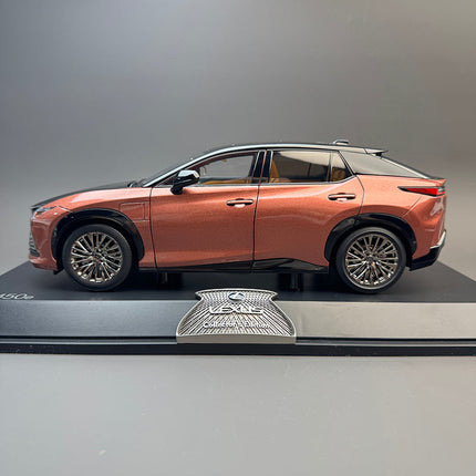 YX Car Model Lexus RZ450e 2010s SUV White 1:18 Diecast Model Car - fine detailed model replica