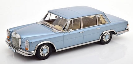 1:18 scale blue diecast model classic luxury sedan car with chrome details on white background