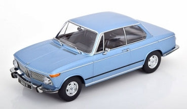 1:18 scale blue BMW classic diecast model car with detailed exterior and chrome accents
