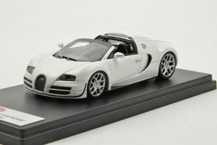 1:18 scale diecast white Bugatti Veyron convertible model car on display base