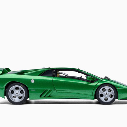 https://www.mydiecastcars.com/wp-content/uploads/2024/09/Lamborghini-Diablo-SE30-green1.jpg