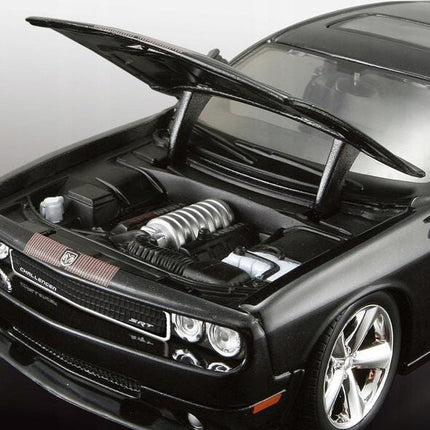 Maisto 2008 Dodge Challenger SRT8 Diecast Model Kit (1:24 Scale) Collector Car