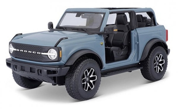 1:24 scale blue Ford Bronco diecast model car with open doors and detailed interior