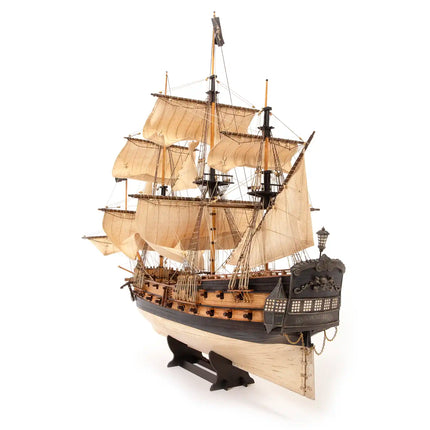 https://cdn.shopify.com/s/files/1/0622/6942/3871/files/Maqueta-de-barco-pirata-Royal-Fortune-OcCre-perfil.webp?v=1775830489