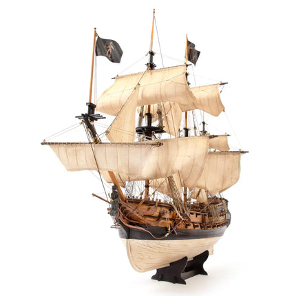 https://cdn.shopify.com/s/files/1/0622/6942/3871/files/Maqueta-de-barco-pirata-Royal-Fortune-OcCre-proa.webp?v=1775830470