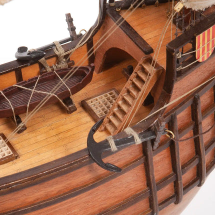 https://cdn.shopify.com/s/files/1/0622/6942/3871/files/Maqueta_de_madera_iniciacion_Nao_Santa_Maria_OcCre_Cubierta_Detalle_8511ca79-33d6-4847-9f31-3e8499d76274.webp?v=1774353230