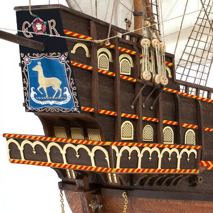 https://cdn.shopify.com/s/files/1/0622/6942/3871/files/MaquetabarcodemaderaGOLDENHINDOcCrePopa.webp?v=1774353578