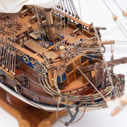 https://occre.com/cdn/shop/files/MaquetadebarcodemaderaSanFelipeOcCreDetalleCUbierta_8ca35dc4-de9e-46b5-8956-bec4f838463a_2048x.webp?v=1761586002