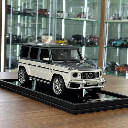 Motor Helix Mercedes-Benz AMG G 63 UAE Golden Jubilee Edition 1:18 Resin Model Car White/Silver - detailed collector display 