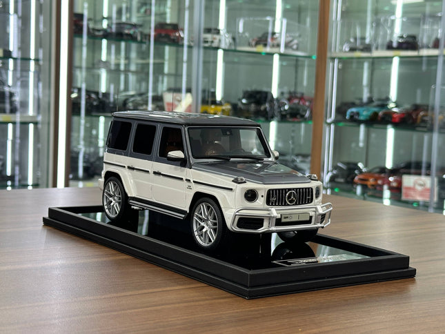 Motor Helix Mercedes-Benz AMG G 63 UAE Golden Jubilee Edition 1:18 Resin Model Car White/Silver - detailed collector display 