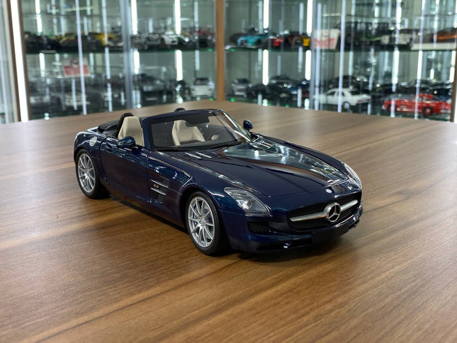 1/18 Diecast Minichamps Mercedes-Benz SLS AMG Roadster (2011) – Blue ( Full Opening) - detailed collector display model