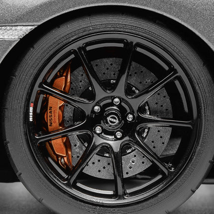 Motorhelix Nissan GT-R R35 Track Edition 1:18 Diecast Model Car - detailed model car replica