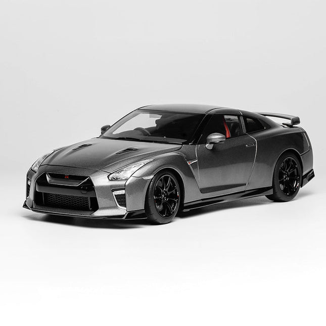 Motorhelix Nissan GT-R R35 Track Edition 1:18 Diecast Model Car - detailed collector display model