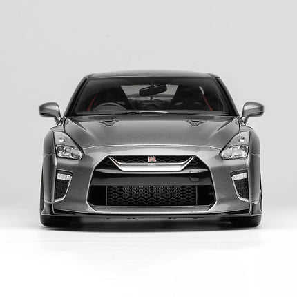 Motorhelix Nissan GT-R R35 Track Edition 1:18 Diecast Model Car - scale model for display