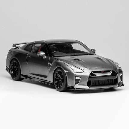 Motorhelix Nissan GT-R R35 Track Edition 1:18 Diecast Model Car - studio product photo of the scale model