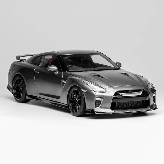 Motorhelix Nissan GT-R R35 Track Edition 1:18 Diecast Model Car - studio product photo of the scale model
