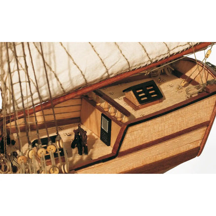 https://cdn.shopify.com/s/files/1/0622/6942/3871/files/OcCre_Maqueta_Barco_Madera_Albatros_cubierta_popa.webp?v=1774353606