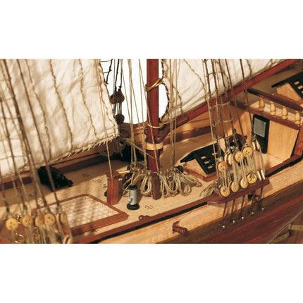 https://cdn.shopify.com/s/files/1/0622/6942/3871/files/OcCre_Maqueta_Barco_Madera_Albatros_detalles.webp?v=1774353606