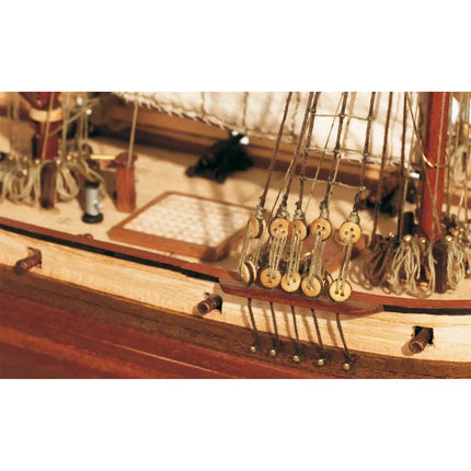 https://cdn.shopify.com/s/files/1/0622/6942/3871/files/OcCre_Maqueta_Barco_Madera_Albatros_nudos_afd45bd8-2756-4707-a1d5-8dc7d0afd61a.webp?v=1774353355