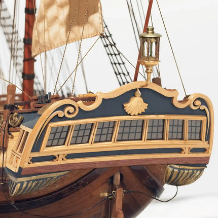 https://cdn.shopify.com/s/files/1/0622/6942/3871/products/OcCre_Maqueta_Barco_Madera_Candelaria_popa.webp?v=1740764077