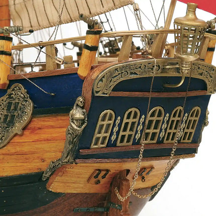 https://cdn.shopify.com/s/files/1/0622/6942/3871/products/OcCre_Maqueta_Barco_Madera_Endeavour_popa.webp?v=1761674747