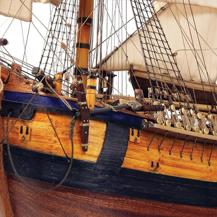 https://cdn.shopify.com/s/files/1/0622/6942/3871/products/OcCre_Maqueta_Barco_Madera_Endeavour_proa.webp?v=1761674747