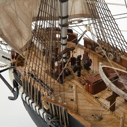 https://cdn.shopify.com/s/files/1/0622/6942/3871/products/OcCre_Maqueta_Barco_Madera_HMS_Terror_cubierta_detalle.webp?v=1761673337