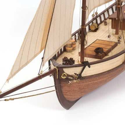 https://cdn.shopify.com/s/files/1/0622/6942/3871/products/OcCre_Maqueta_Barco_Madera_Polaris_Popa_Detalle.webp?v=1761673225
