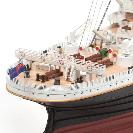 https://cdn.shopify.com/s/files/1/0622/6942/3871/products/OcCre_Maqueta_de_barco_madera_titanic_popa_cubierta.webp?v=1761591628