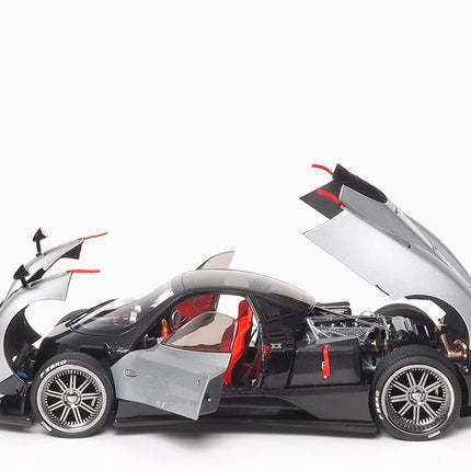 https://www.mydiecastcars.com/wp-content/uploads/2022/09/Pagani-zonda-f-street-almost-real-2.jpg