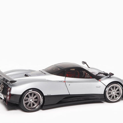 https://www.mydiecastcars.com/wp-content/uploads/2022/09/Pagani-zonda-f-street-almost-real-3.jpg