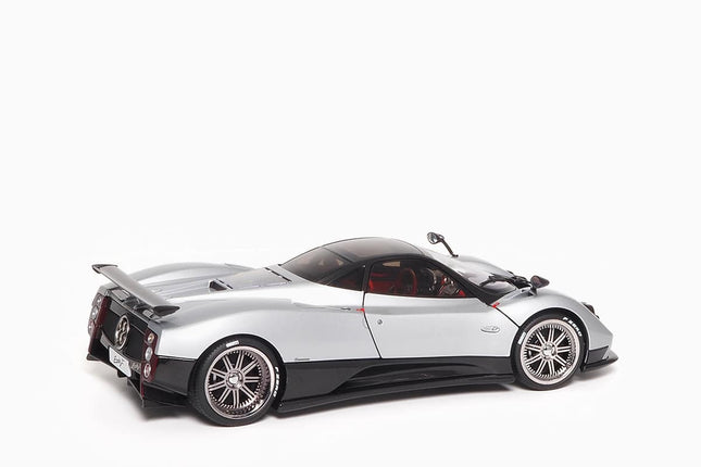 https://www.mydiecastcars.com/wp-content/uploads/2022/09/Pagani-zonda-f-street-almost-real-3.jpg