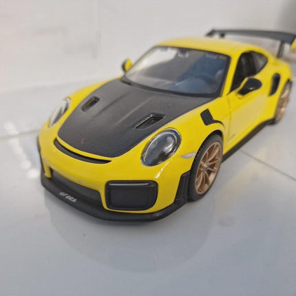 Porsche 911 GT2 RS 1:24 Assembly Model Kit Maisto Build Your Own Diecast Car Moving Parts